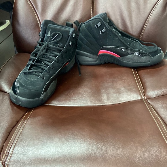 black rush pink 12s